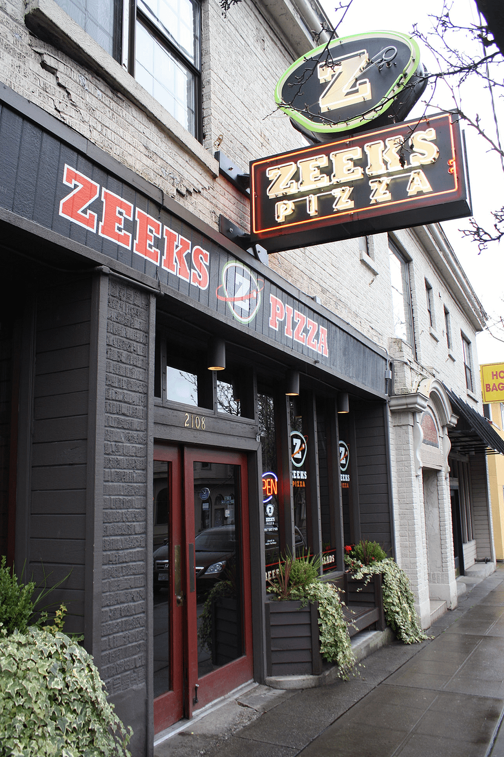 the exterior of a Zeeks pizza restaurant